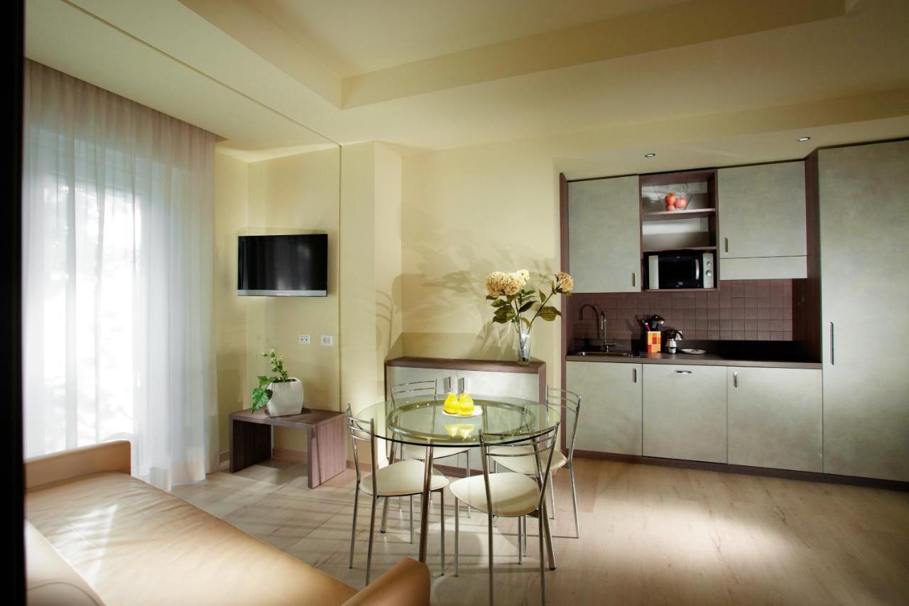 Residence Elisabetta Чезенатико Екстериор снимка
