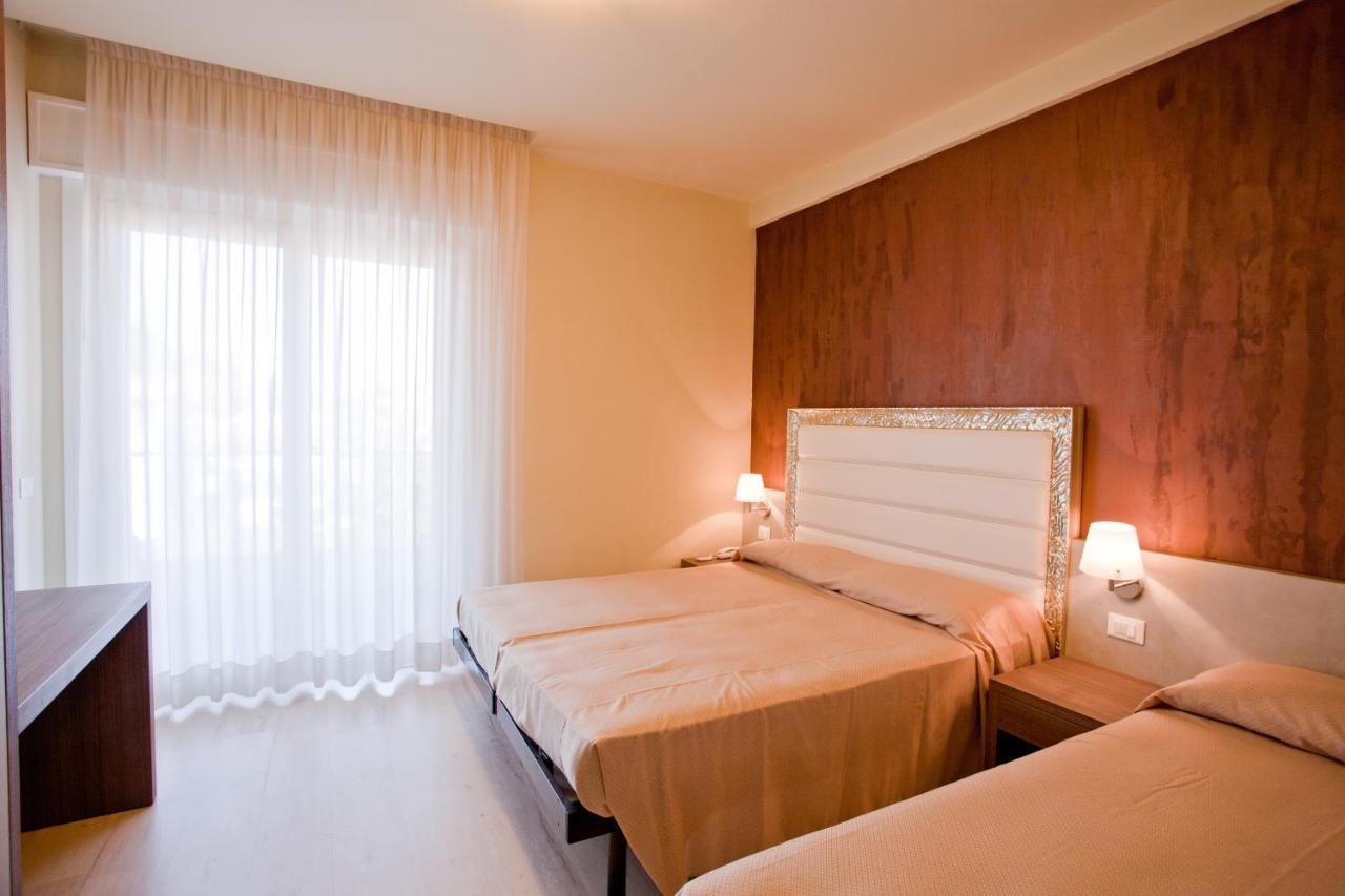 Residence Elisabetta Чезенатико Екстериор снимка