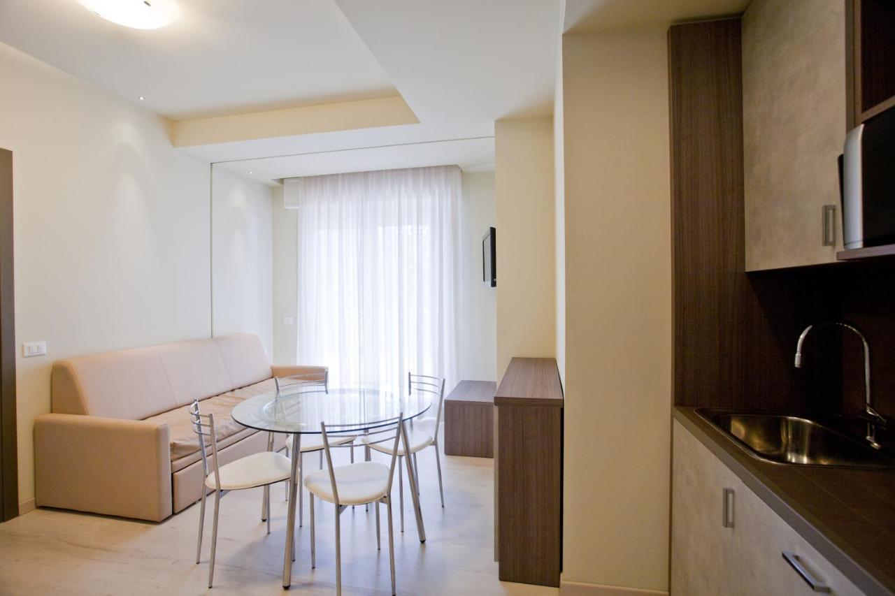 Residence Elisabetta Чезенатико Екстериор снимка