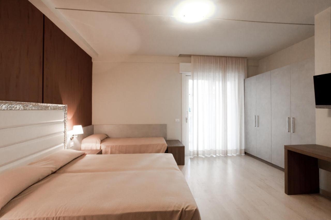 Residence Elisabetta Чезенатико Екстериор снимка