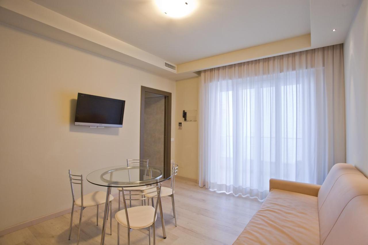 Residence Elisabetta Чезенатико Екстериор снимка