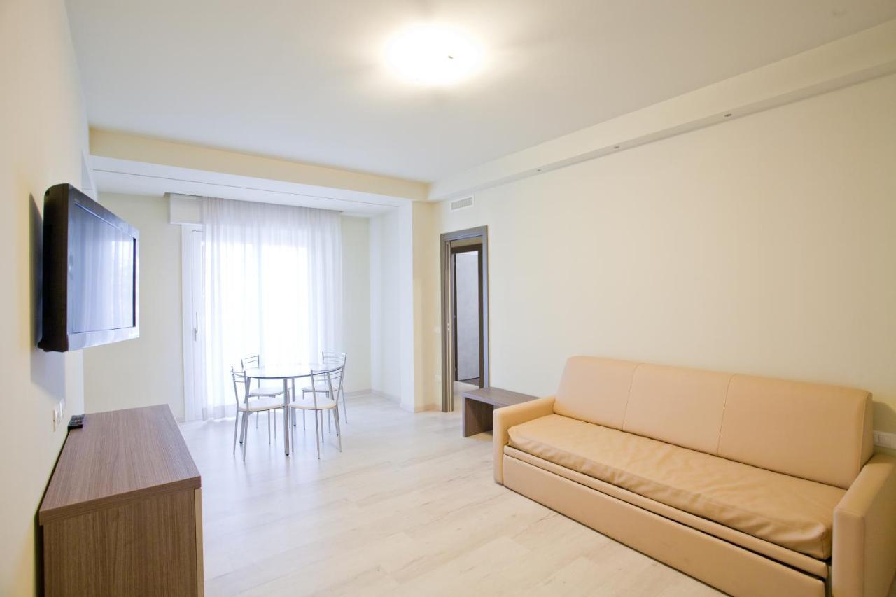 Residence Elisabetta Чезенатико Екстериор снимка