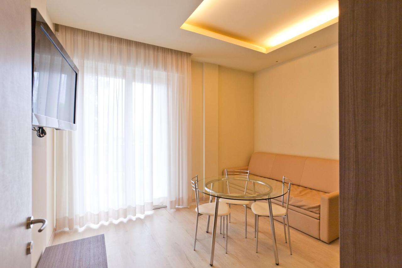 Residence Elisabetta Чезенатико Екстериор снимка