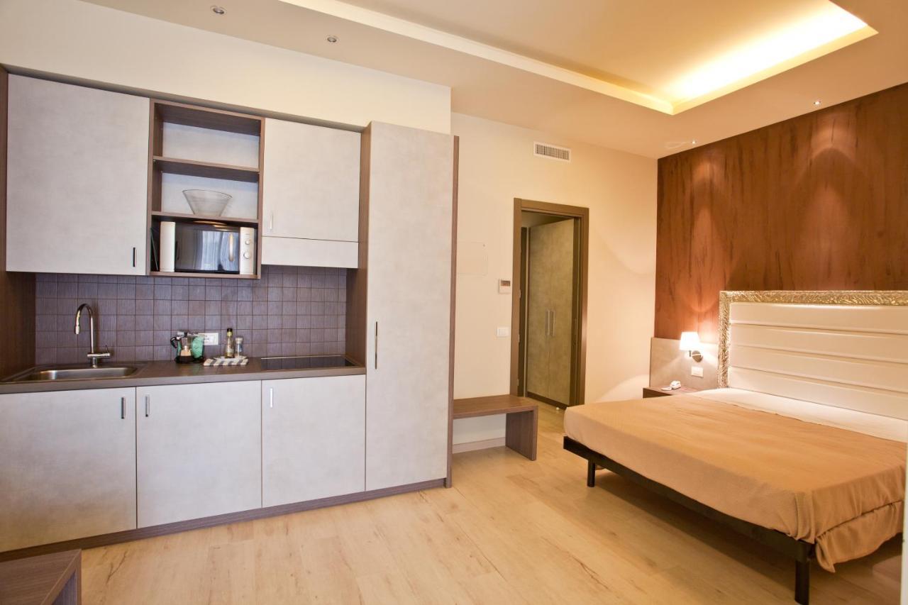 Residence Elisabetta Чезенатико Екстериор снимка