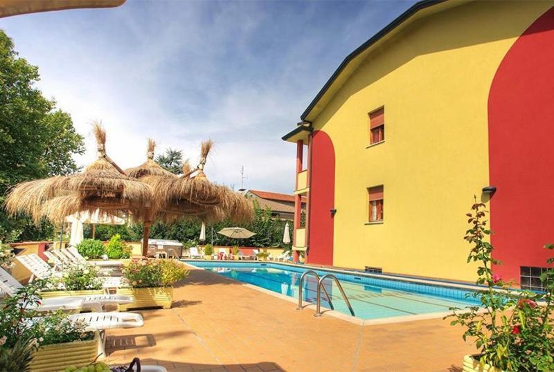 Residence Elisabetta Чезенатико Екстериор снимка